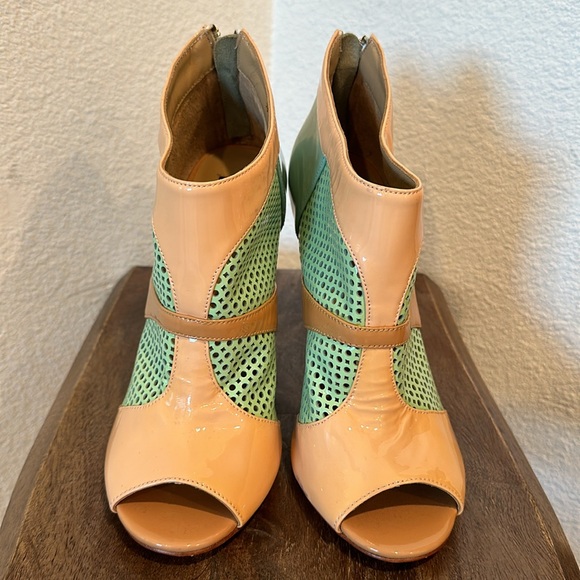 AlexandraG Laser Patent Bootie Heels Women’s Size 39 US 81/2 - Picture 3 of 13